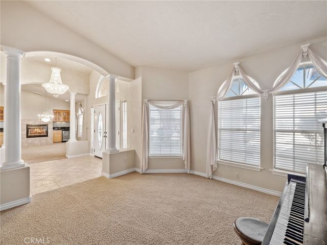 11385 Oak Ridge, Oak Hills, CA 92344