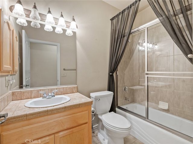 11385 Oak Ridge, Oak Hills, CA 92344