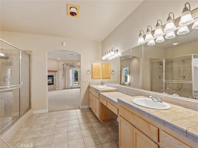 11385 Oak Ridge, Oak Hills, CA 92344