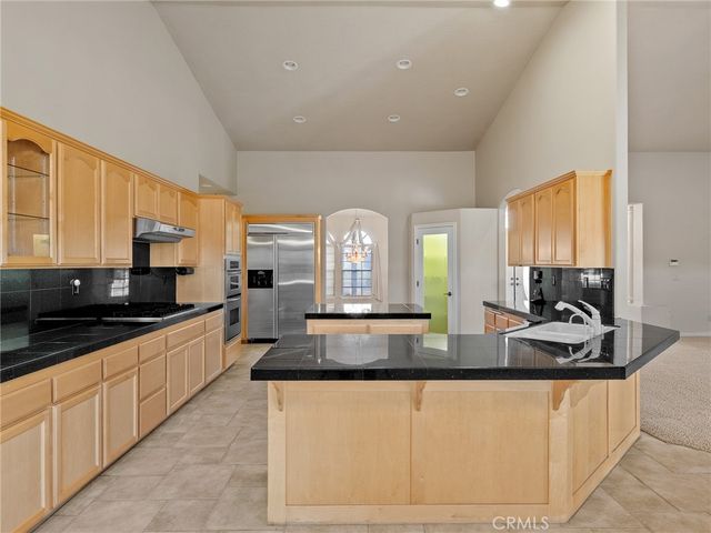 11385 Oak Ridge, Oak Hills, CA 92344