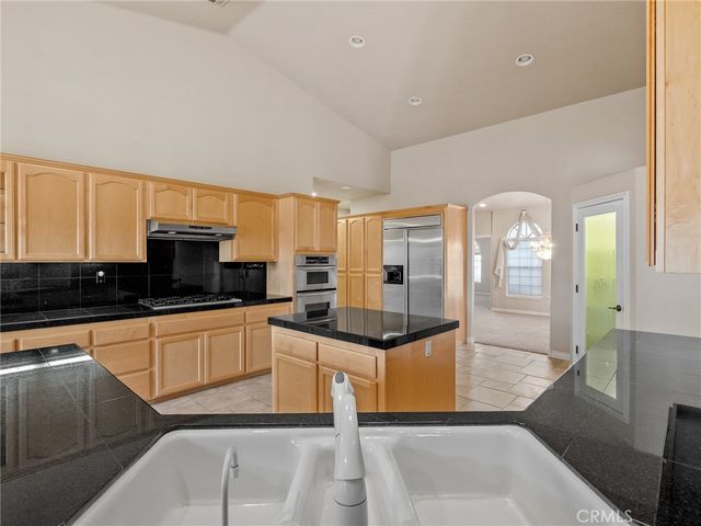 11385 Oak Ridge, Oak Hills, CA 92344