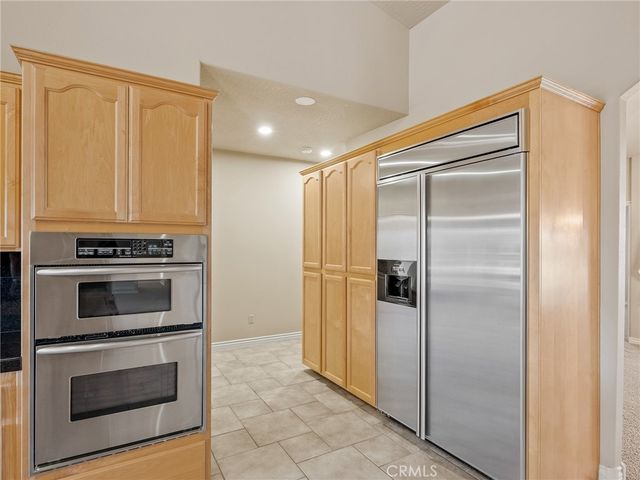 11385 Oak Ridge, Oak Hills, CA 92344