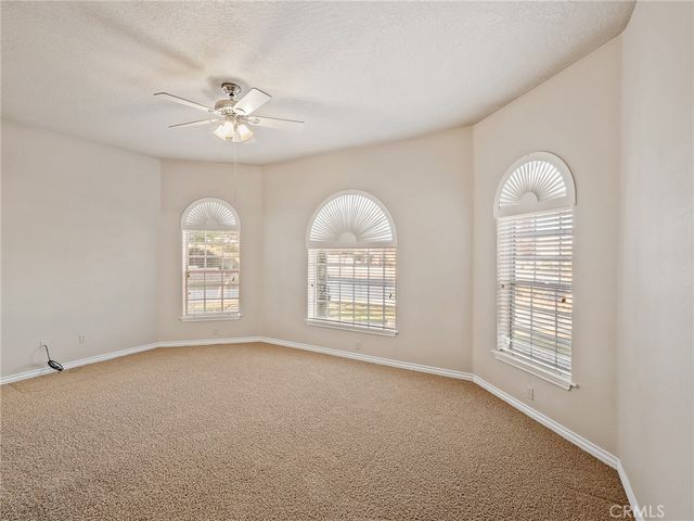 11385 Oak Ridge, Oak Hills, CA 92344