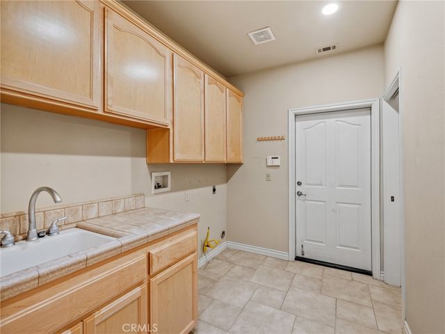 11385 Oak Ridge, Oak Hills, CA 92344