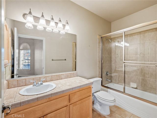 11385 Oak Ridge, Oak Hills, CA 92344