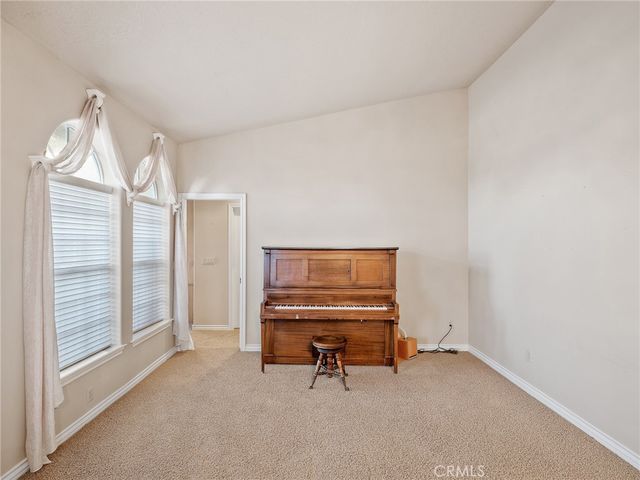 11385 Oak Ridge, Oak Hills, CA 92344