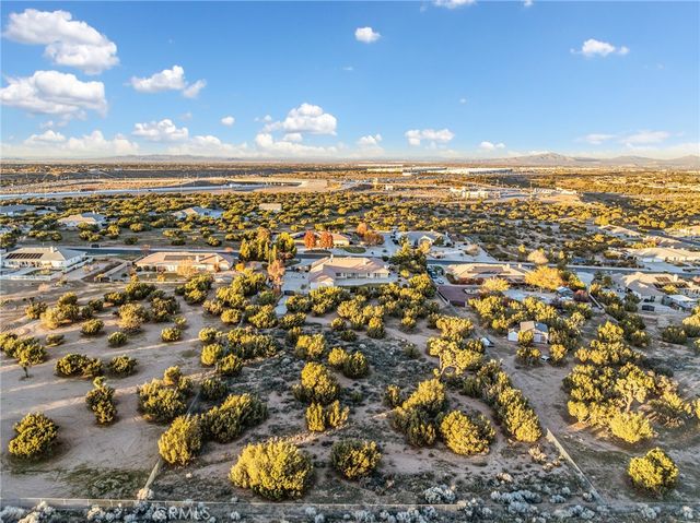 11385 Oak Ridge, Oak Hills, CA 92344