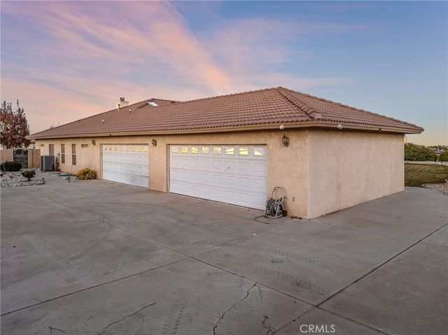 11385 Oak Ridge, Oak Hills, CA 92344