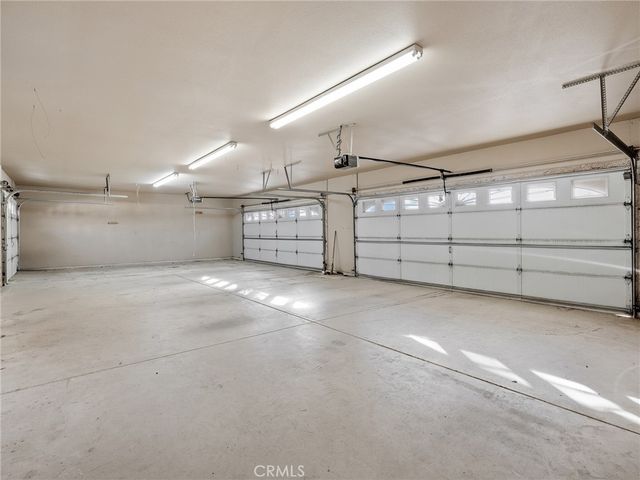 11385 Oak Ridge, Oak Hills, CA 92344