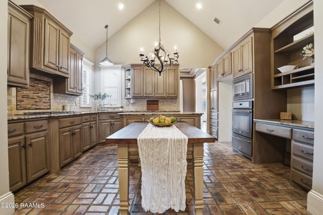 106 Freeport Circle, Lafayette, LA 70508