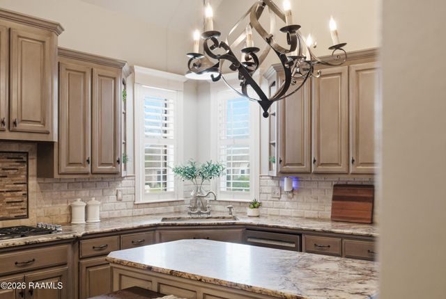 106 Freeport Circle, Lafayette, LA 70508