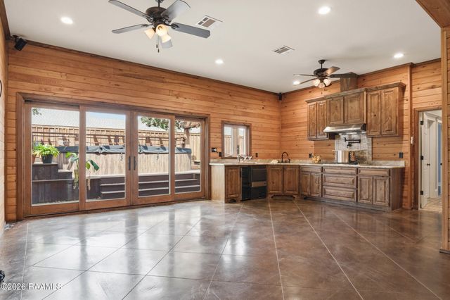 106 Freeport Circle, Lafayette, LA 70508