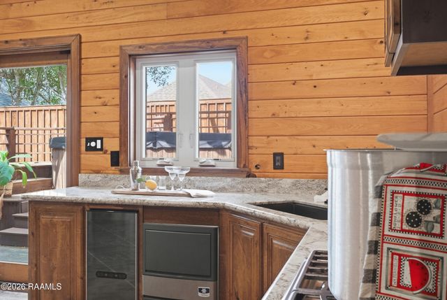 106 Freeport Circle, Lafayette, LA 70508