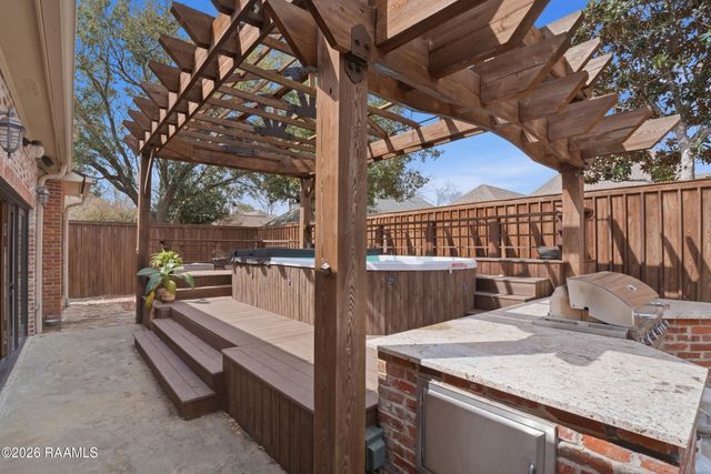 106 Freeport Circle, Lafayette, LA 70508