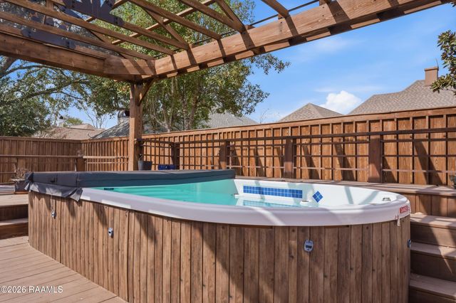 106 Freeport Circle, Lafayette, LA 70508