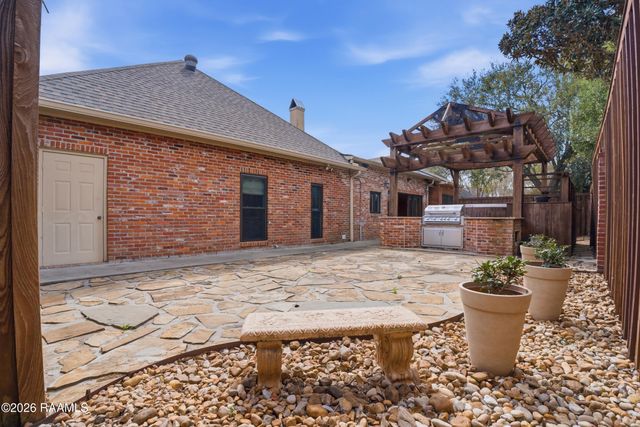 106 Freeport Circle, Lafayette, LA 70508