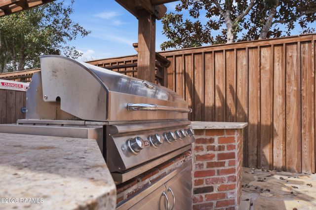 106 Freeport Circle, Lafayette, LA 70508