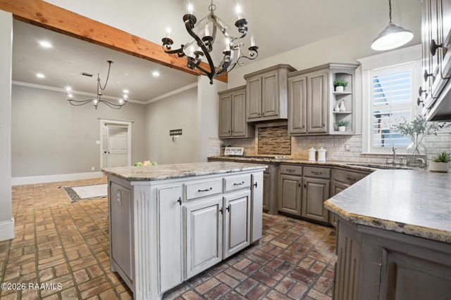 106 Freeport Circle, Lafayette, LA 70508