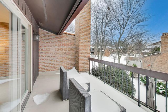 1821 Wildberry Drive A, Glenview, IL 60025