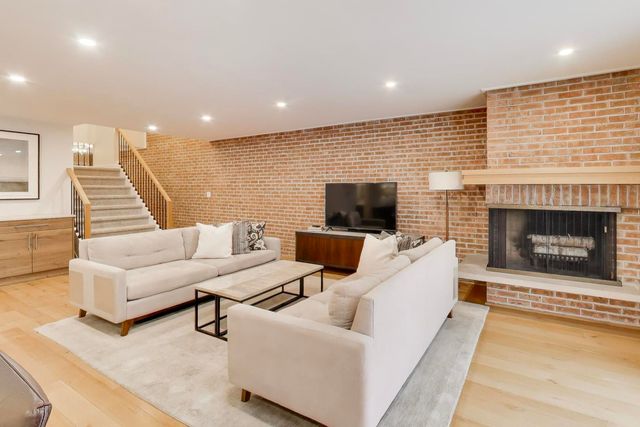 1821 Wildberry Drive A, Glenview, IL 60025