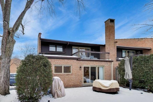 1821 Wildberry Drive A, Glenview, IL 60025