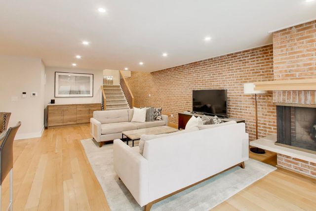 1821 Wildberry Drive A, Glenview, IL 60025