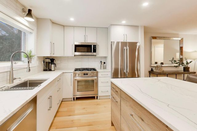 1821 Wildberry Drive A, Glenview, IL 60025