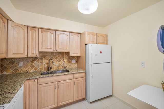 9810 Pineapple Tree Drive 101, Boynton Beach, FL 33436