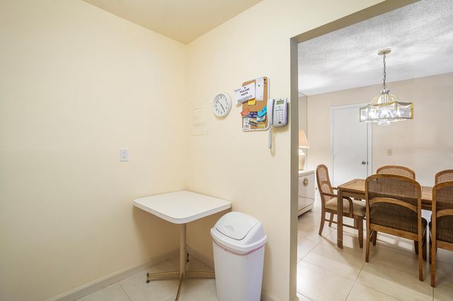 9810 Pineapple Tree Drive 101, Boynton Beach, FL 33436
