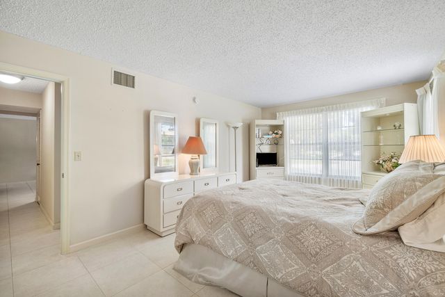 9810 Pineapple Tree Drive 101, Boynton Beach, FL 33436