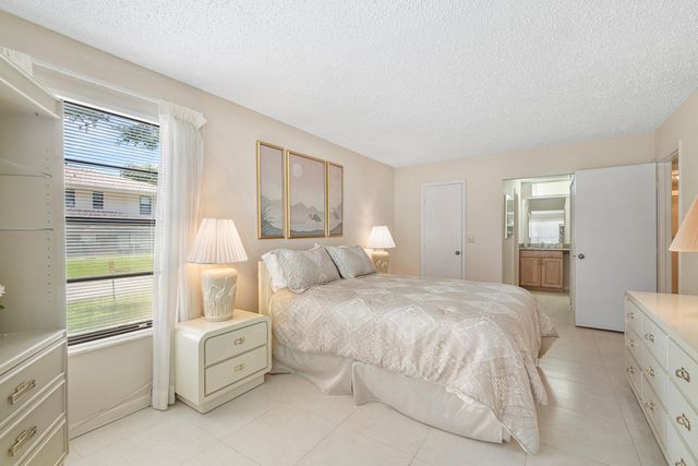 9810 Pineapple Tree Drive 101, Boynton Beach, FL 33436