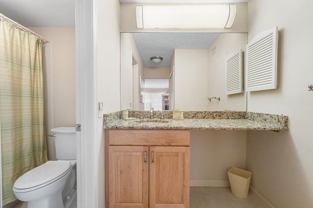 9810 Pineapple Tree Drive 101, Boynton Beach, FL 33436