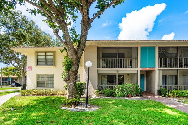 9810 Pineapple Tree Drive 101, Boynton Beach, FL 33436
