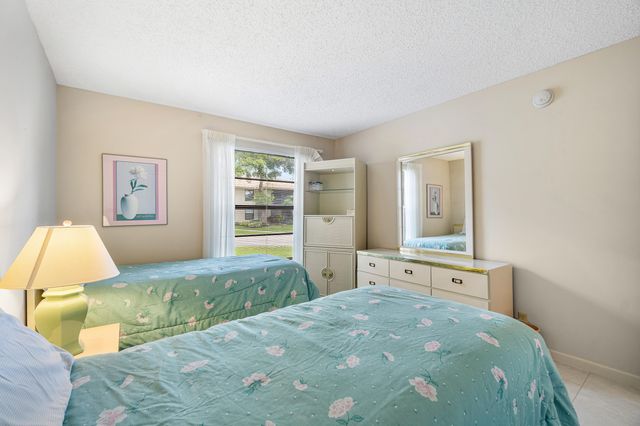 9810 Pineapple Tree Drive 101, Boynton Beach, FL 33436