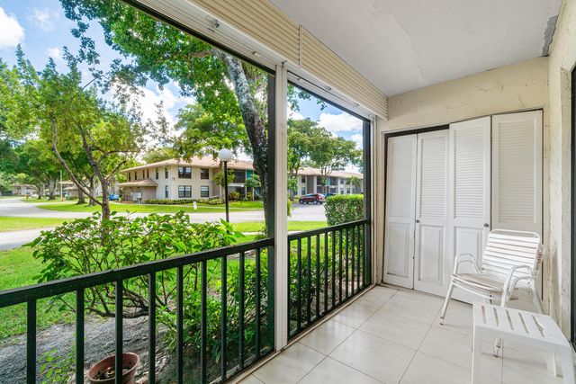 9810 Pineapple Tree Drive 101, Boynton Beach, FL 33436