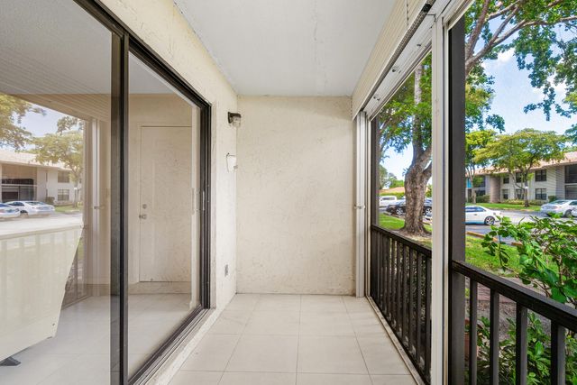 9810 Pineapple Tree Drive 101, Boynton Beach, FL 33436