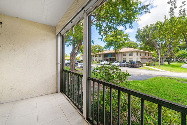 9810 Pineapple Tree Drive 101, Boynton Beach, FL 33436