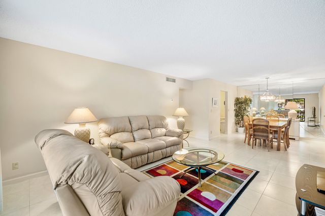 9810 Pineapple Tree Drive 101, Boynton Beach, FL 33436