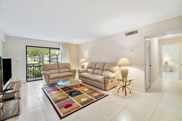 9810 Pineapple Tree Drive 101, Boynton Beach, FL 33436