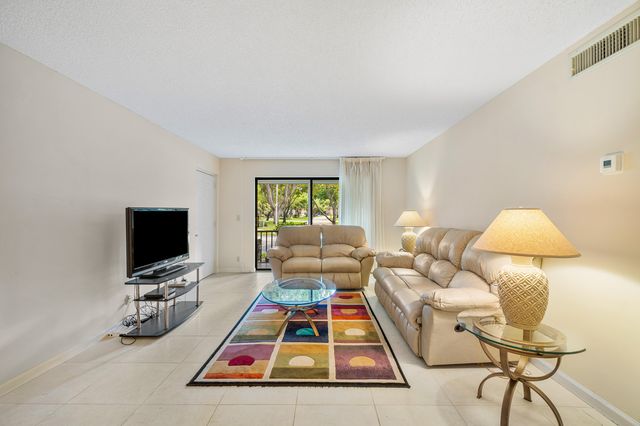 9810 Pineapple Tree Drive 101, Boynton Beach, FL 33436