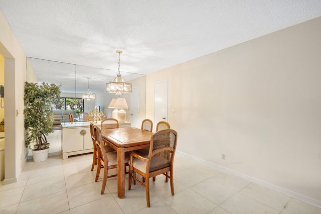 9810 Pineapple Tree Drive 101, Boynton Beach, FL 33436