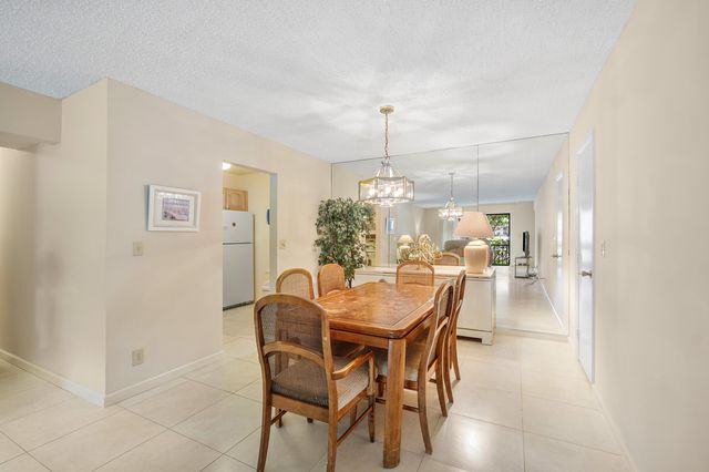 9810 Pineapple Tree Drive 101, Boynton Beach, FL 33436