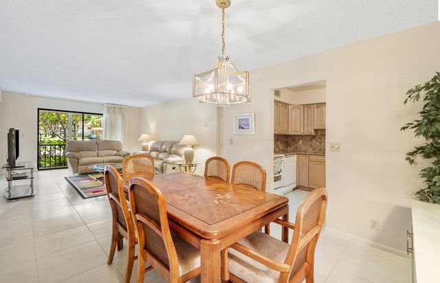 9810 Pineapple Tree Drive 101, Boynton Beach, FL 33436