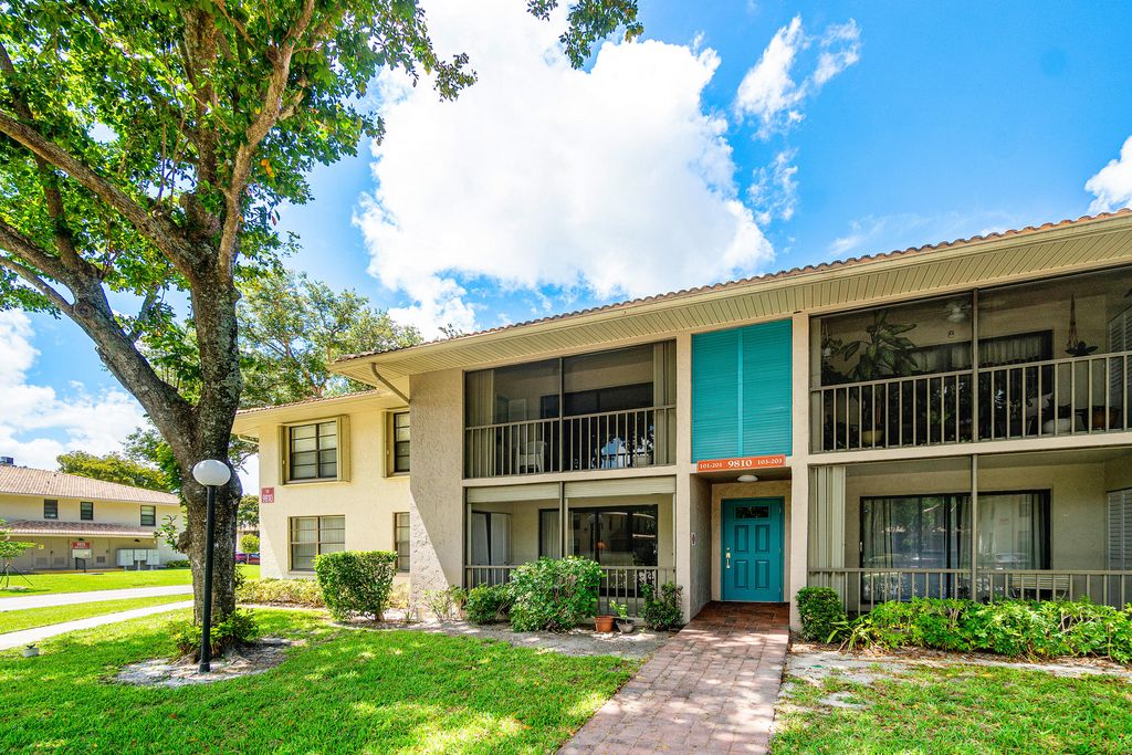 9810 Pineapple Tree Drive 101, Boynton Beach, FL 33436