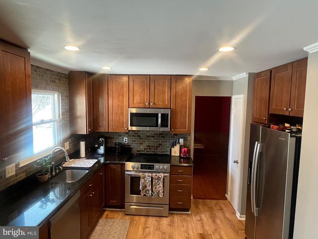 6 BLACKBURN CT, Burtonsville, MD 20866