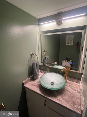 6 BLACKBURN CT, Burtonsville, MD 20866