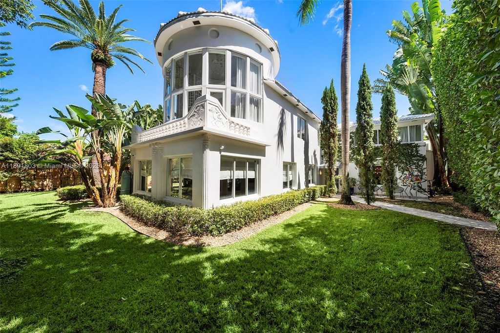 2701 N Bay Rd, Miami Beach, FL 33140