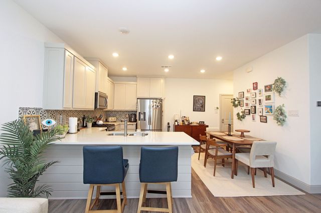 4554 Cypress Thorn Drive, Arlington, TX 76005