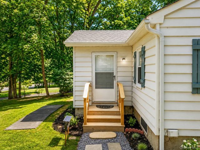 40 Christian Avenue, Setauket, NY 11733