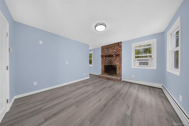 40 Christian Avenue, Setauket, NY 11733